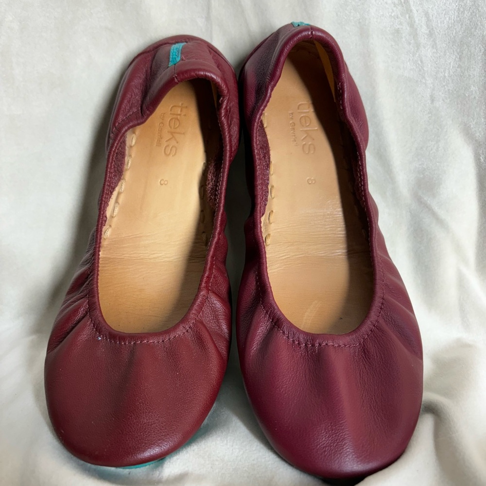 🩷 Tieks flats size 8